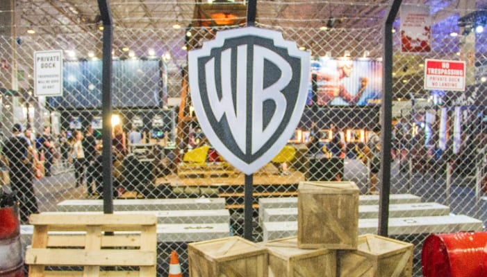 Foto do estande da Warner na Comic Con Experience 2015. 