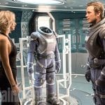 Jennifer Lawrence e Chris Pratt em foto do filme Passageiros divulgada pelo site EW