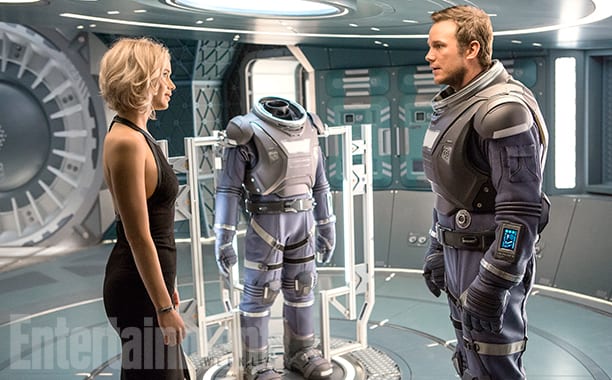 Jennifer Lawrence e Chris Pratt em foto do filme Passageiros divulgada pelo site EW
