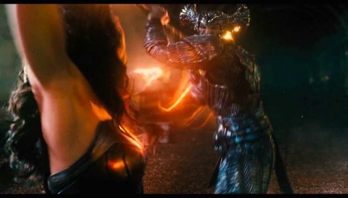 Mulher-Maravilha enfrenta Darkseid em trailer da Liga da Justiça