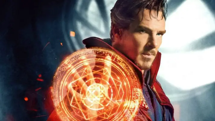 Imagem promocional de Benedict Cumberbatch como Doutor Estranho