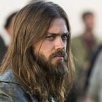 Imagem de Tom Payne como Jesus em The Walking Dead