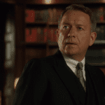 Imagem do mordomo Alfred na série Gotham