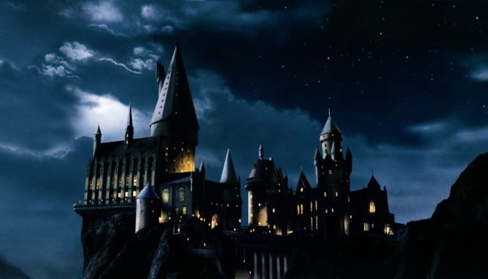 Imagem da escola de Magia e Bruxaria de Hogwarts