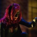 Ruby Rose como a Batwoman no crossover do Arrowverse