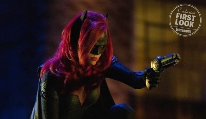 Ruby Rose como a Batwoman no crossover do Arrowverse