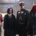 Mutano, Ravena, Robin e Estelar em imagem promocional de Titans
