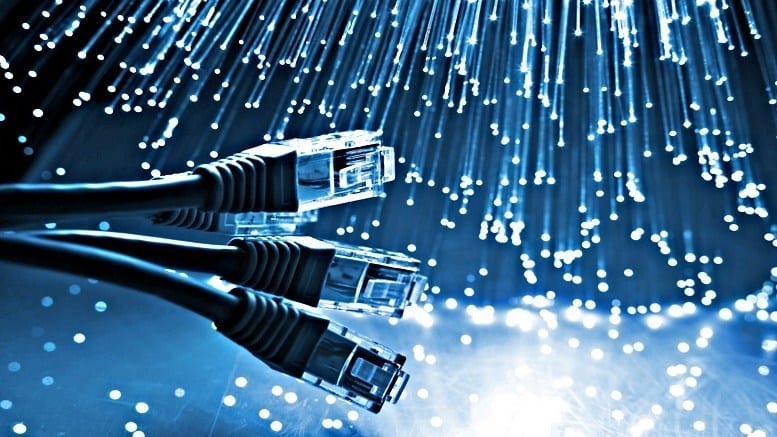 A diferença entre internet fibra óptica e a comum